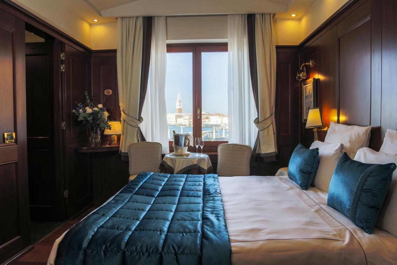 Deluxe Double Room with Lagoon View,1083048259:JPEG
