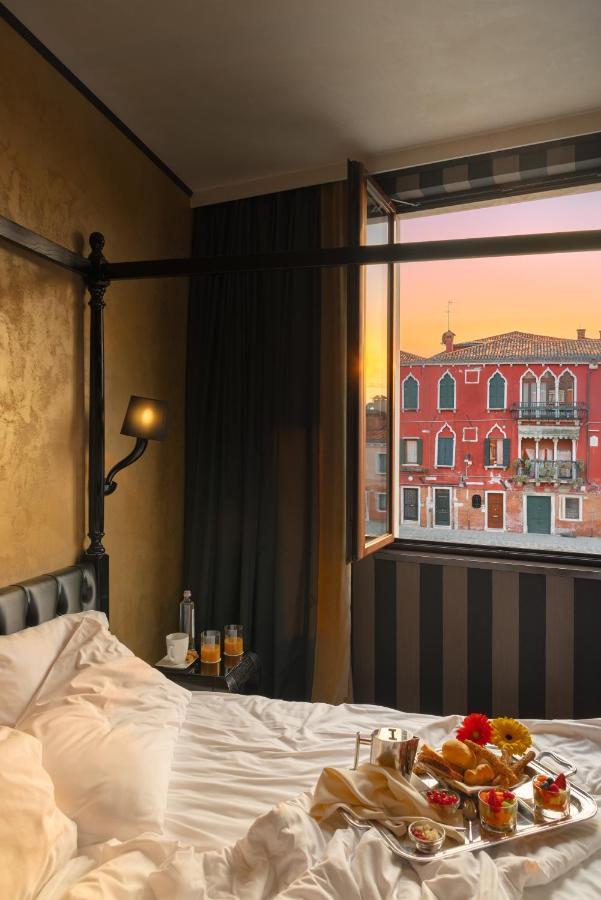 Superior Double or Twin Room Canal View
