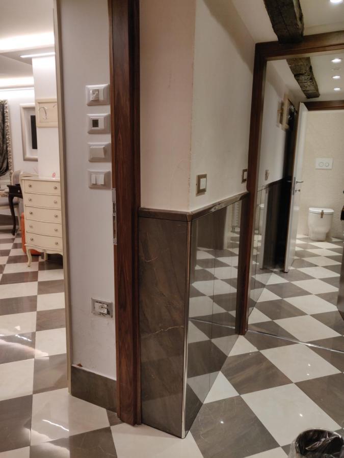 Suite,1274504842:JPEG