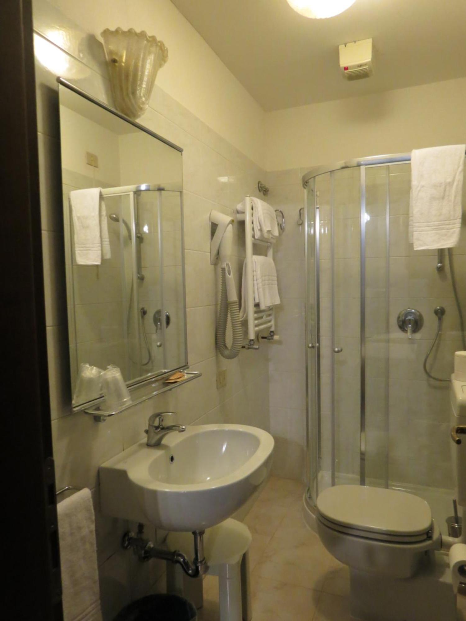 Small Double Room,1209339757:JPEG