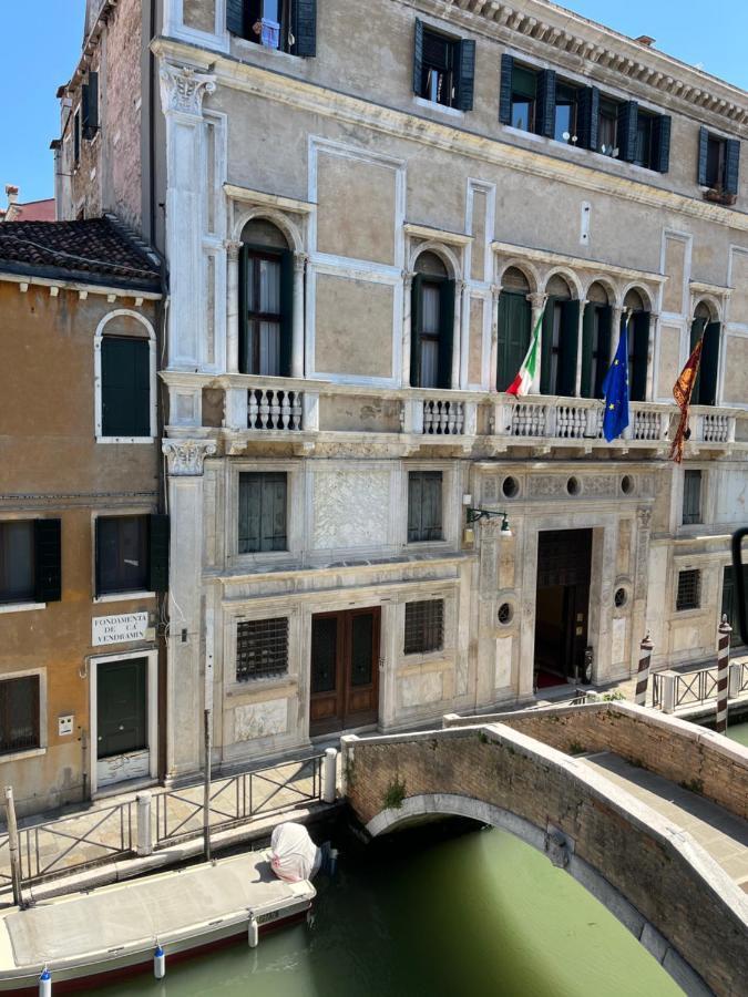 Camera Matrimoniale con Vista Canale