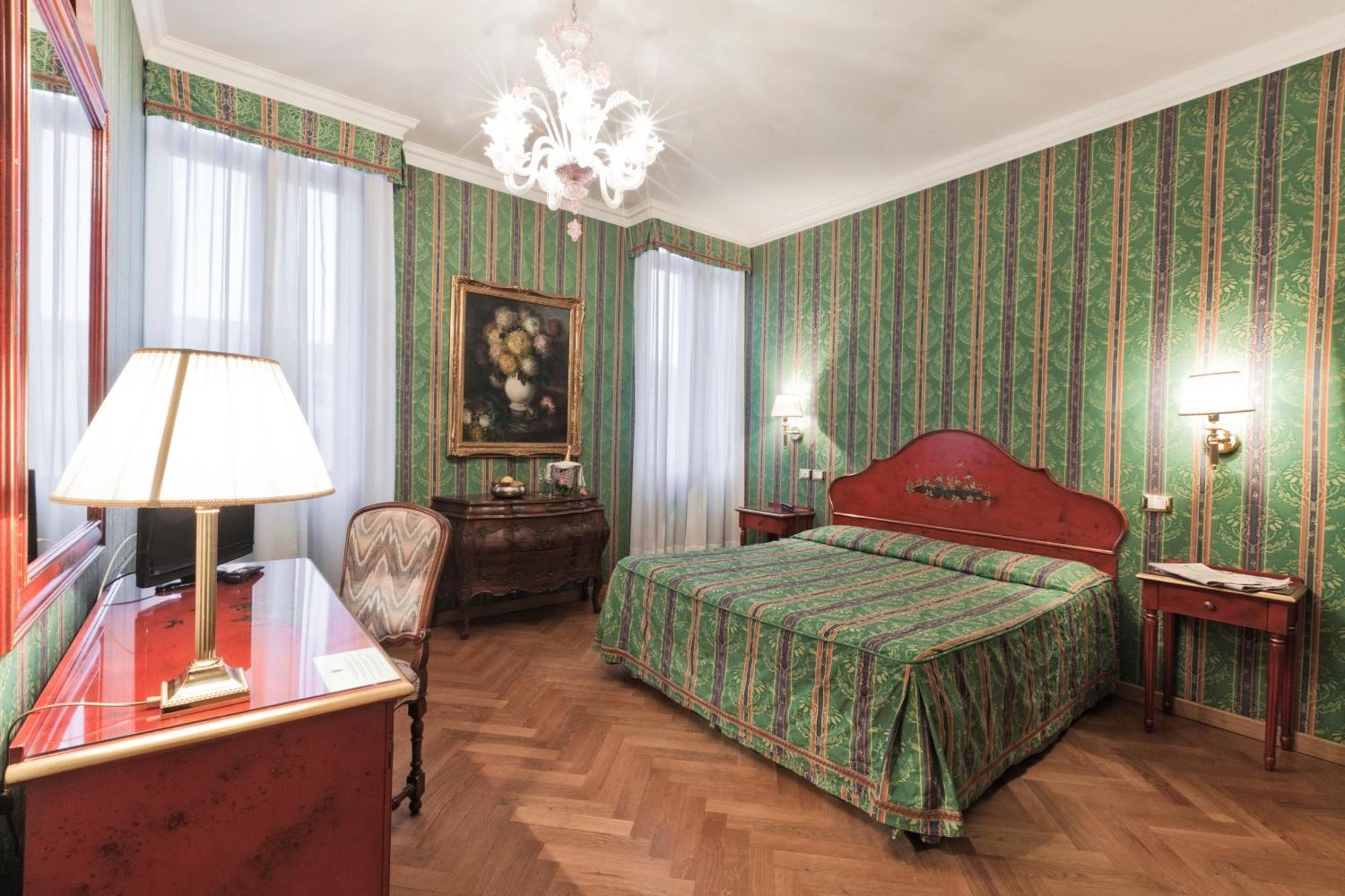 Deluxe Room,710480797:JPEG