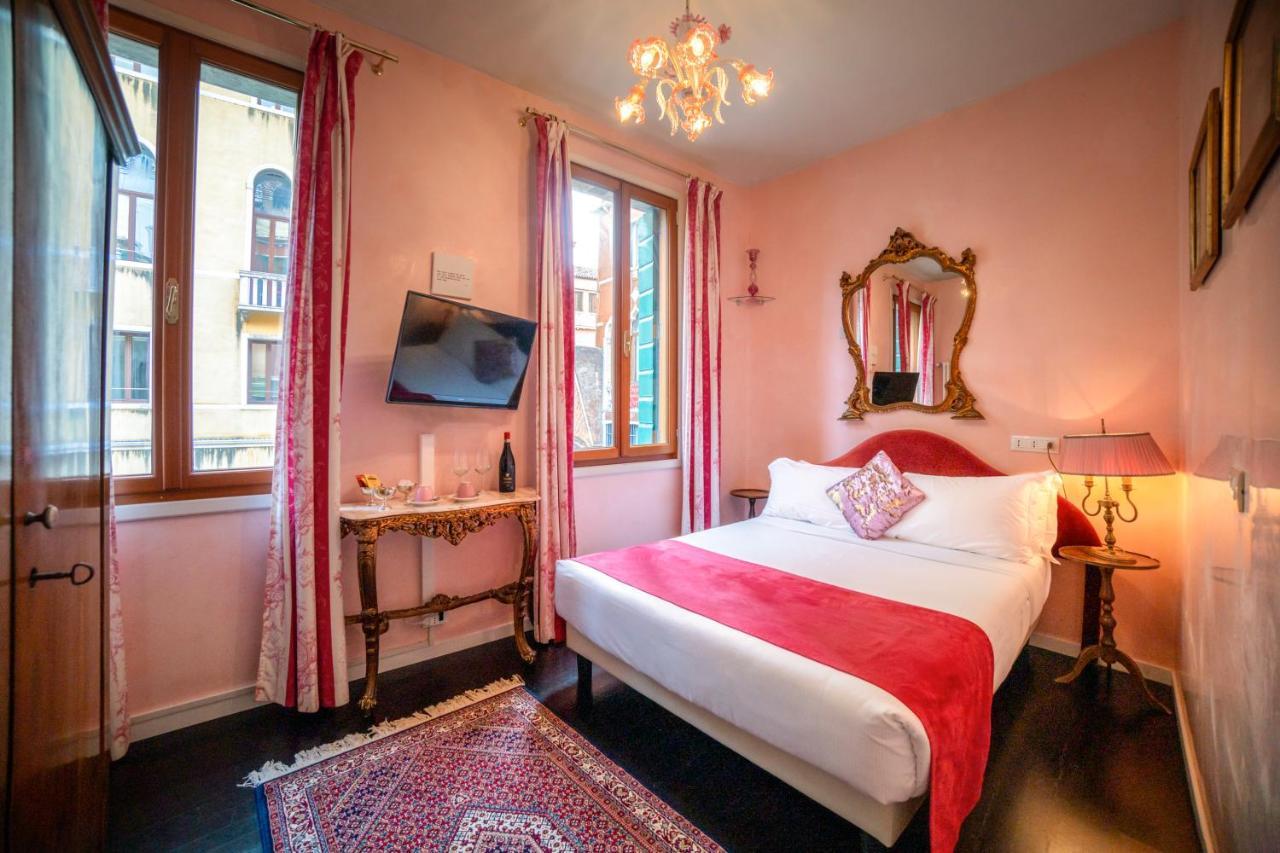 Double Room,1351383343:JPEG
