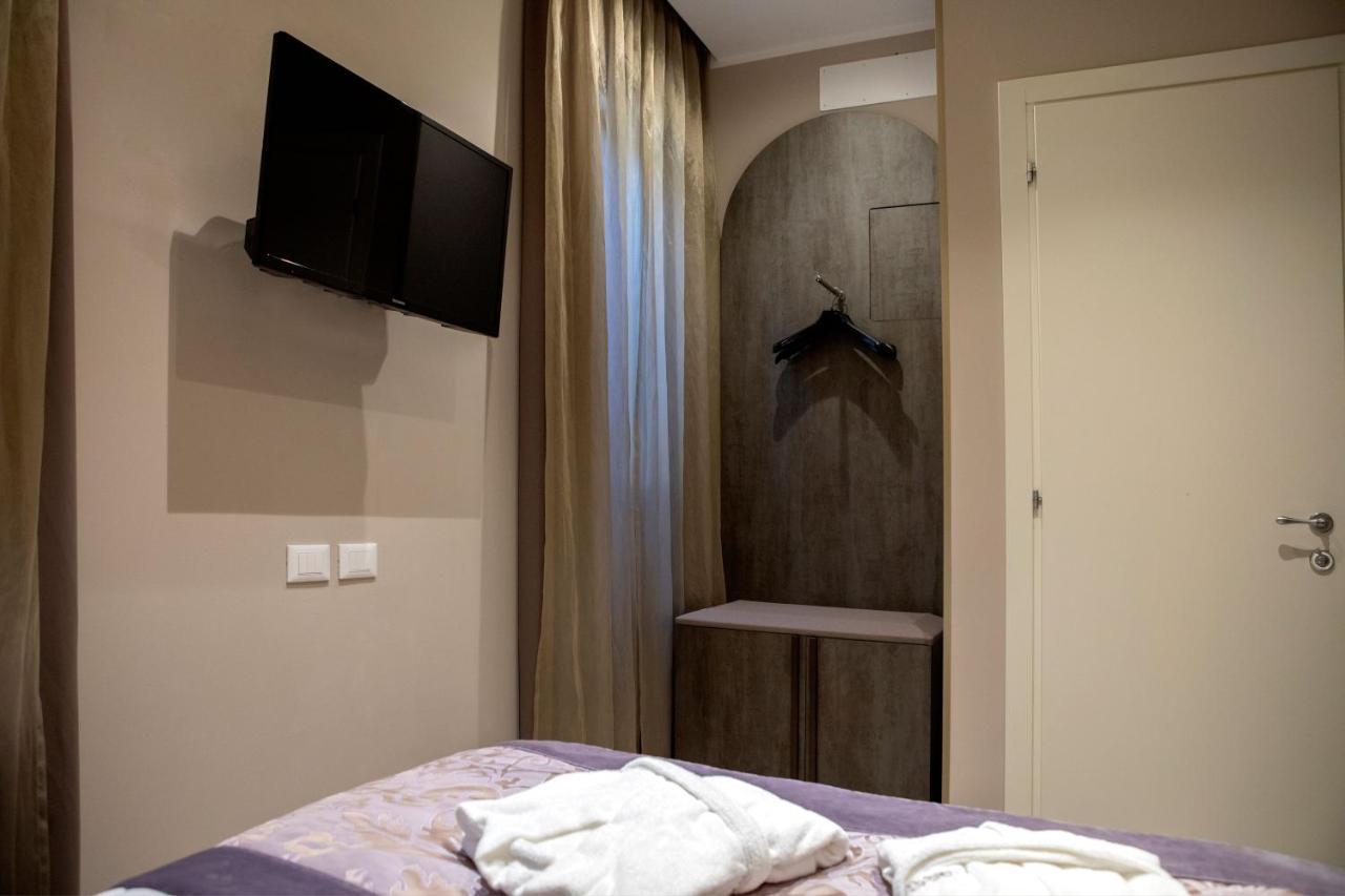 Small Double Room,1710342836:JPEG