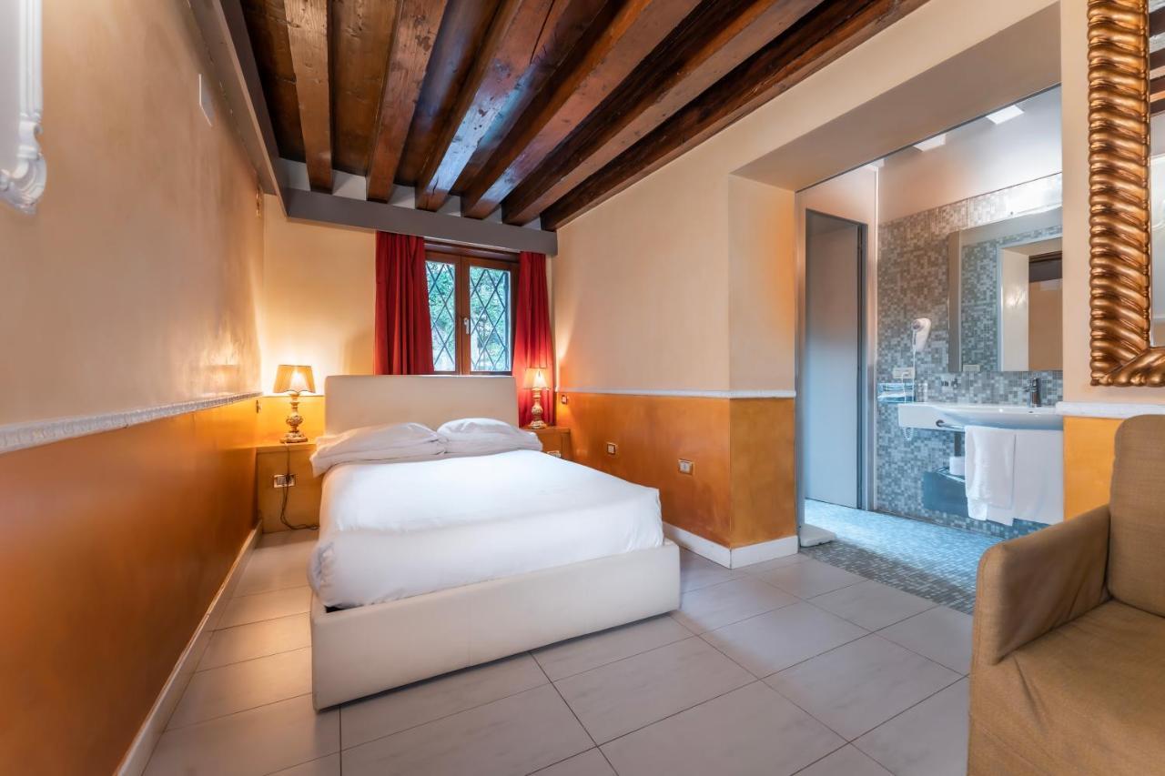 Double or Twin Room,1370328926:JPEG
