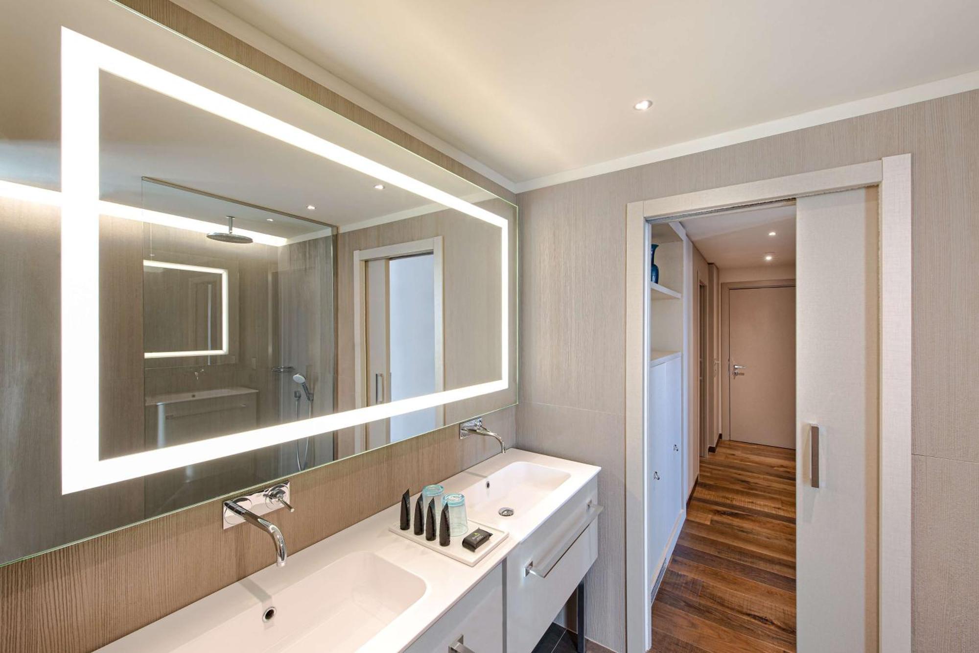 Junior Suite King con Vista Canale