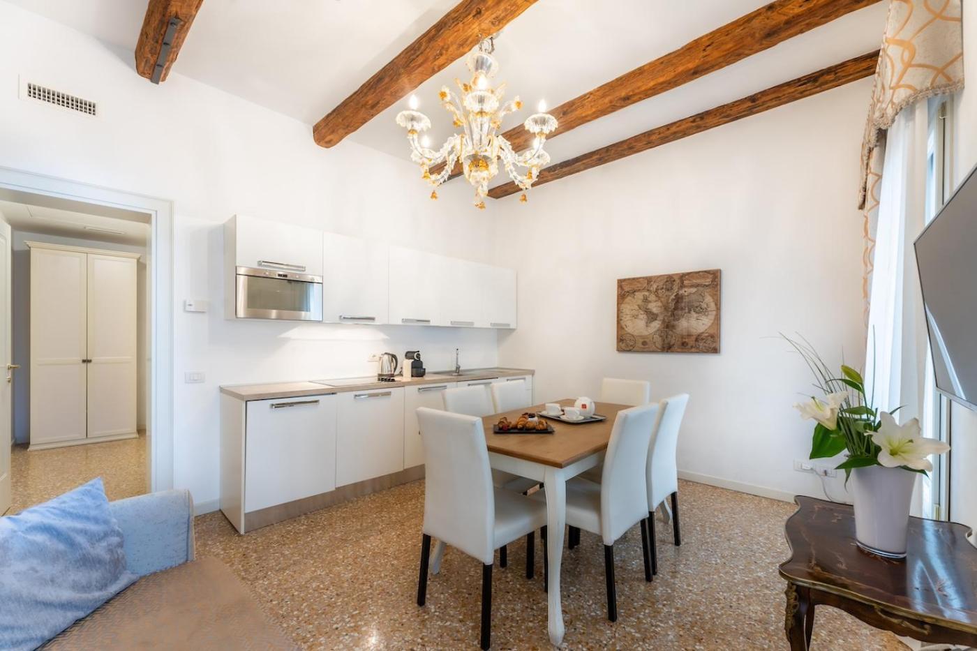 Appartamento Superior su 2 Livelli con 3 Camere da Letto e Terrazza
