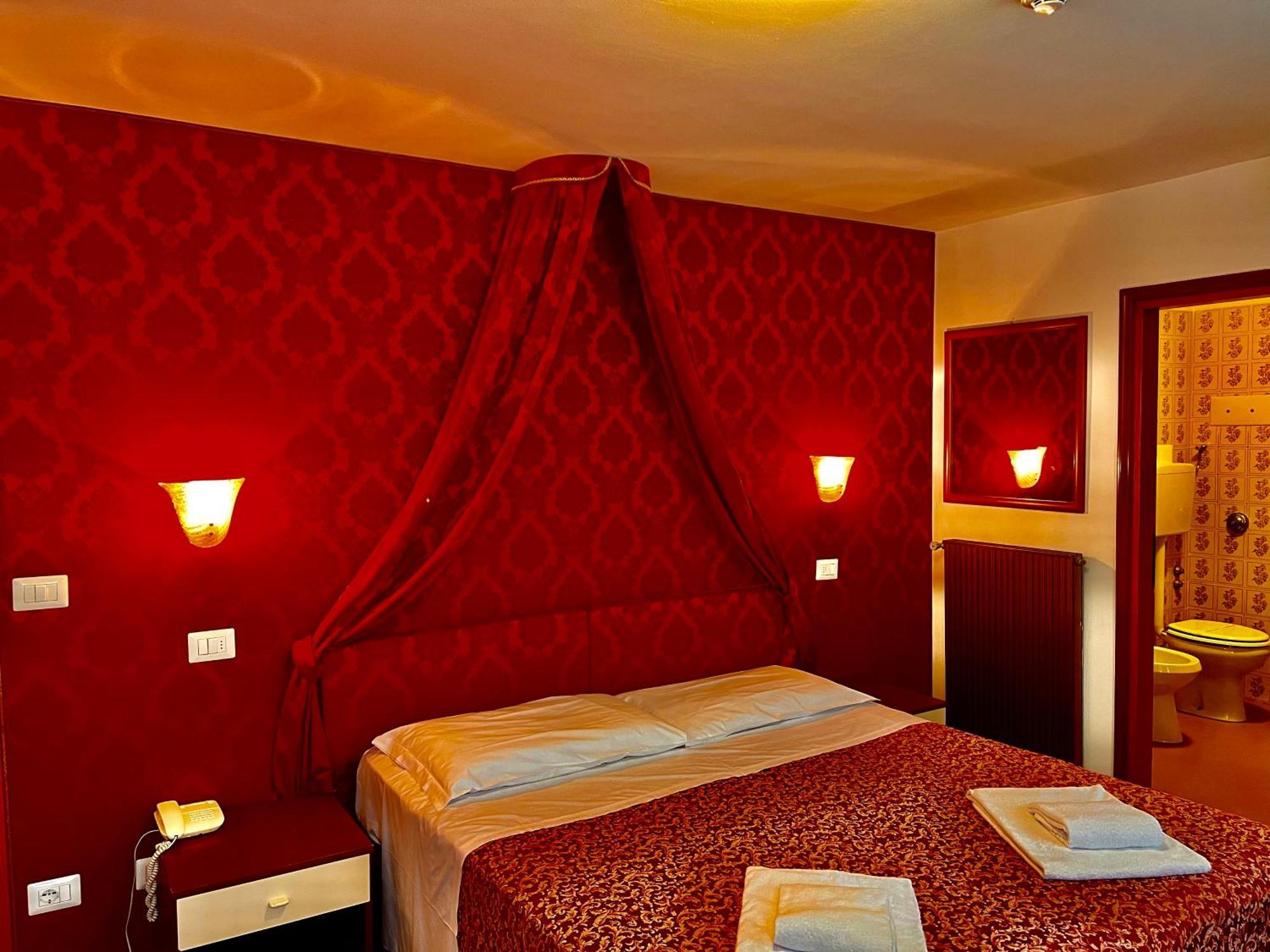 Classic Triple Room,1209376786:JPEG