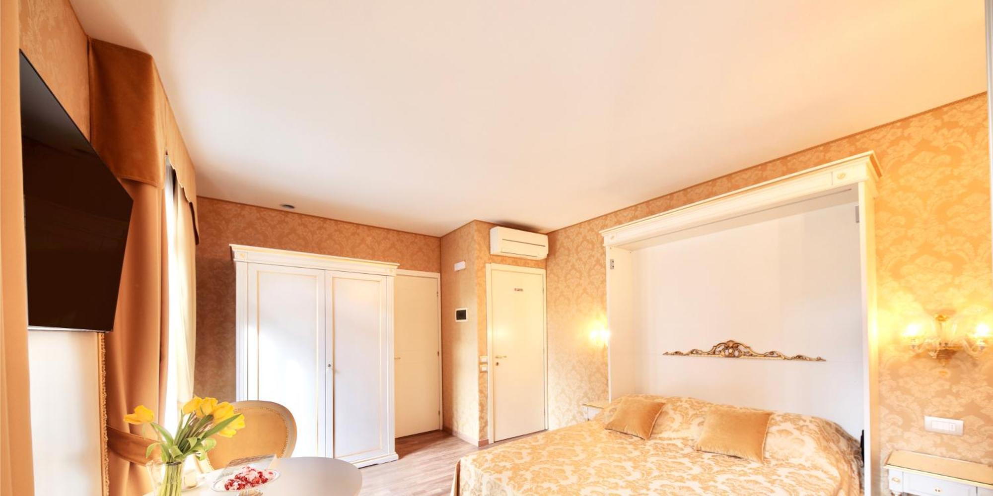 Deluxe Room,1561238221:JPEG