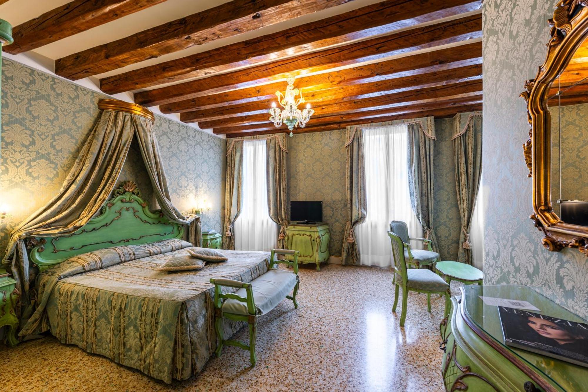 Double or Twin Room Canal View