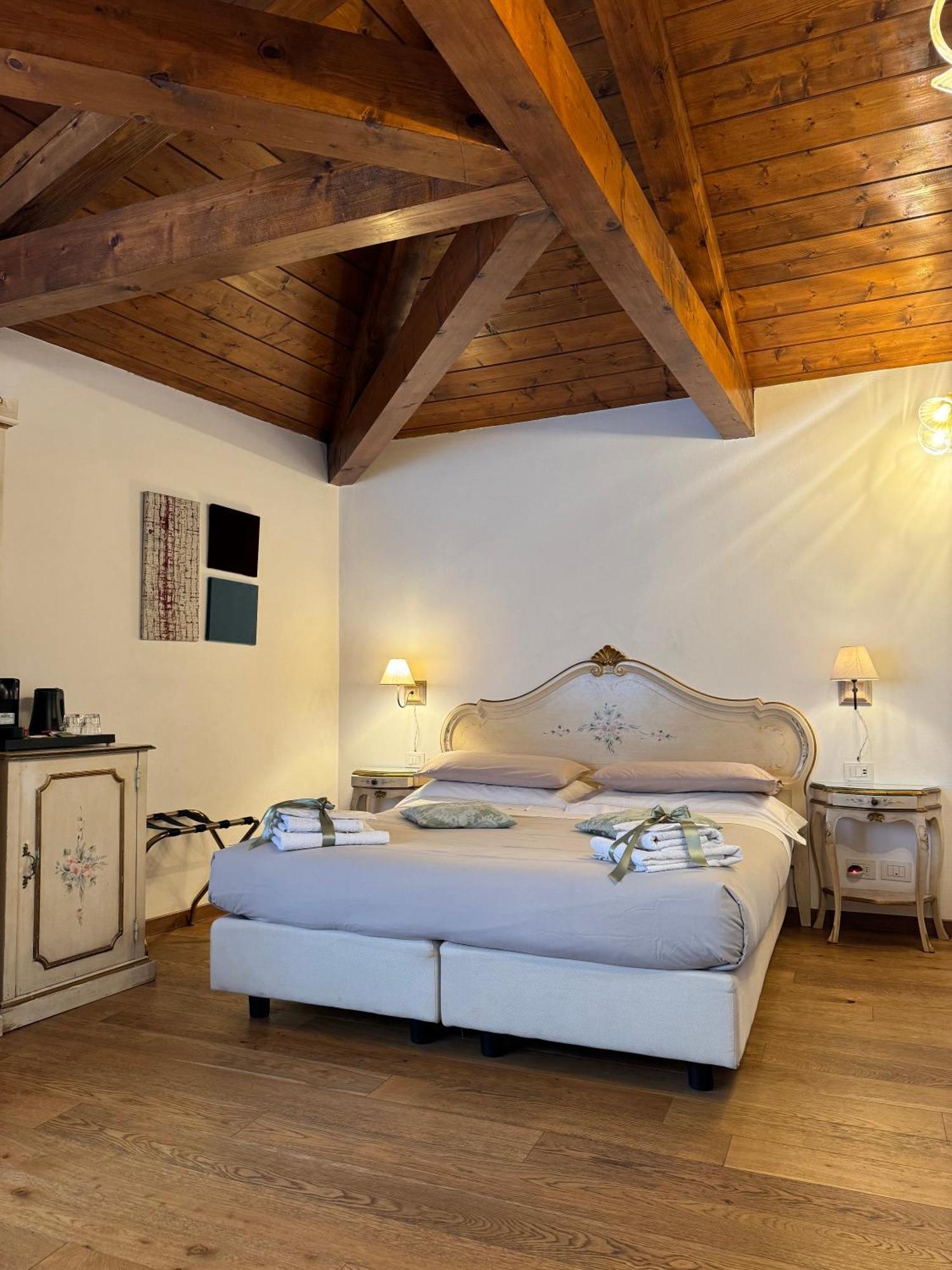 Deluxe Double or Twin Room City View