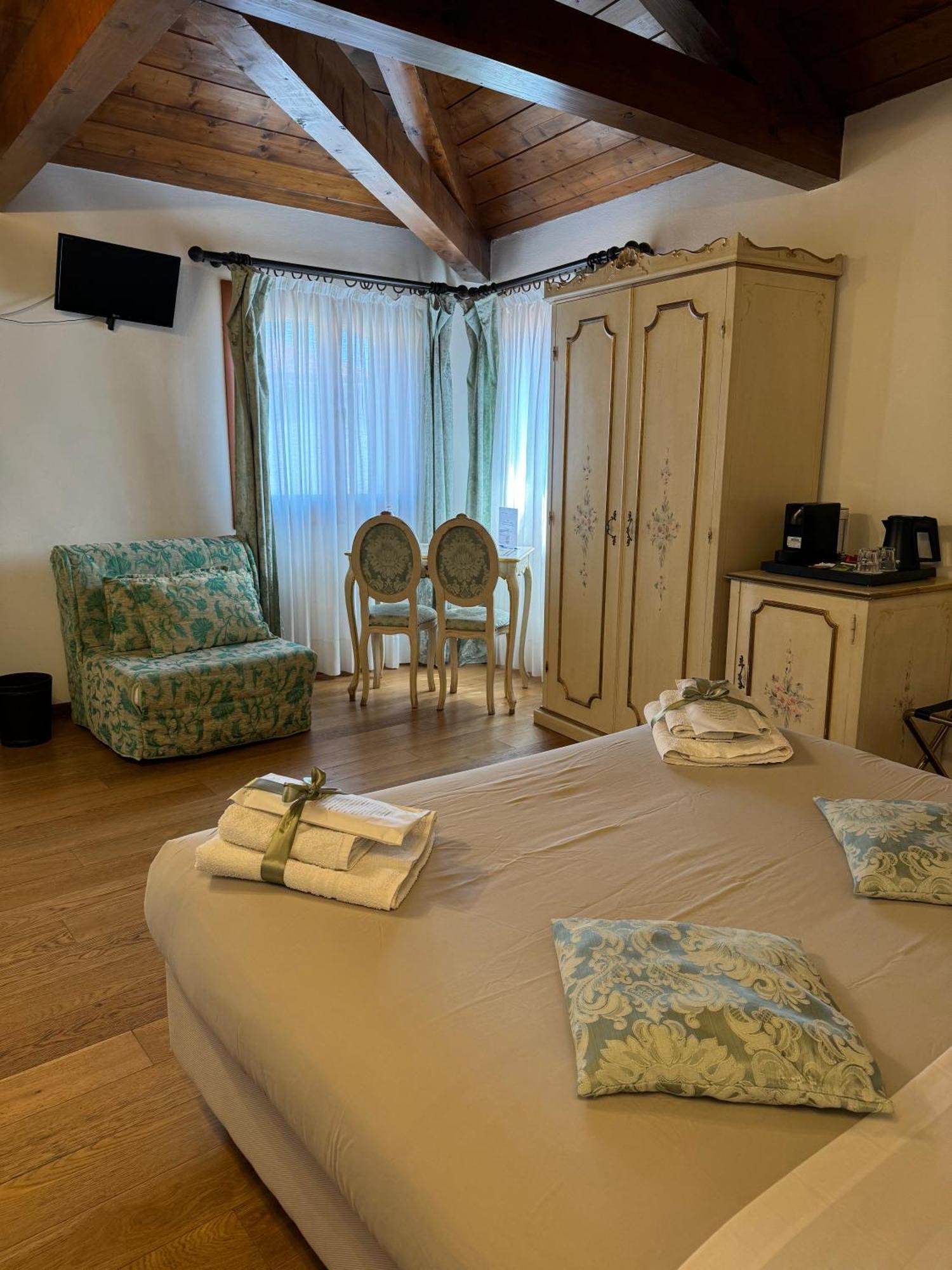 Deluxe Double or Twin Room City View