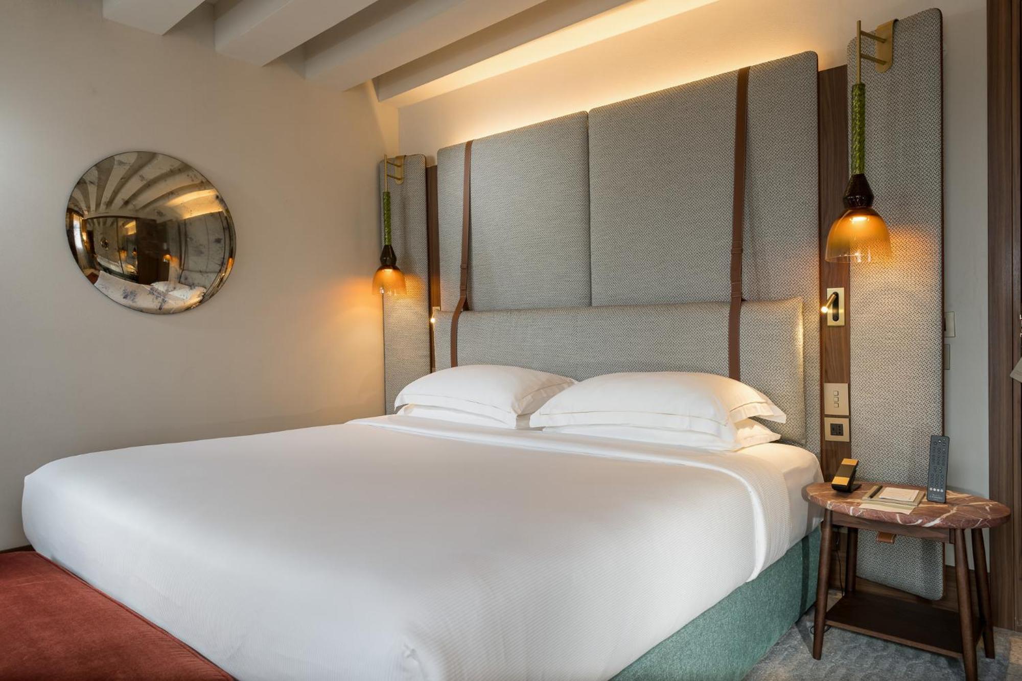 Deluxe Room,1613012819:JPEG