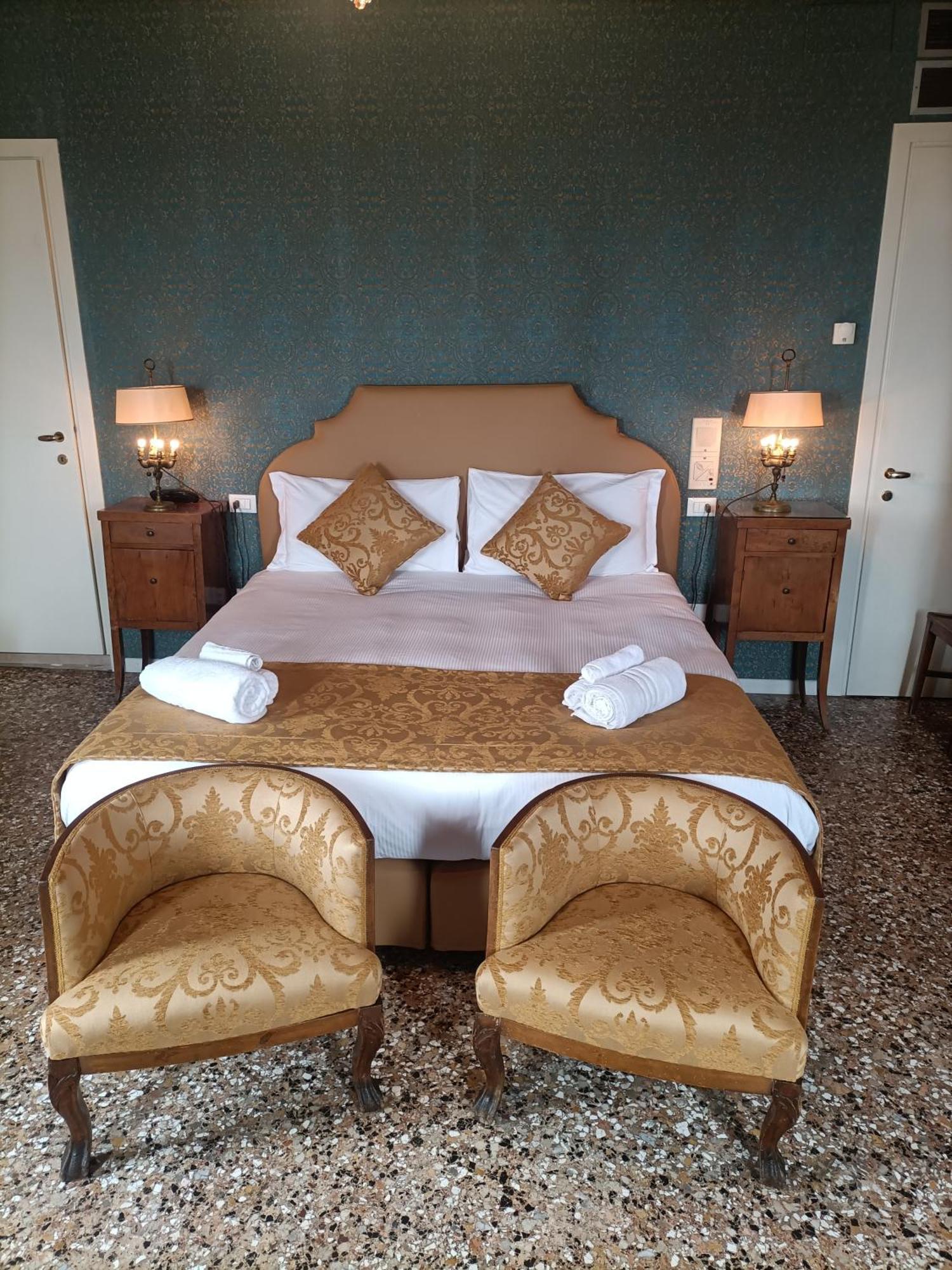 Deluxe Double Room with Grand Canal View,1656177533:JPEG