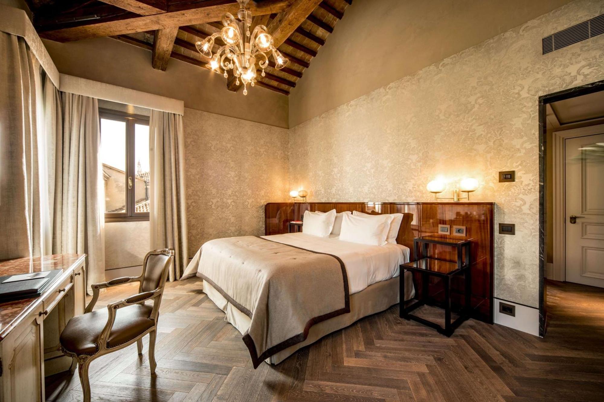 Grand Deluxe Room