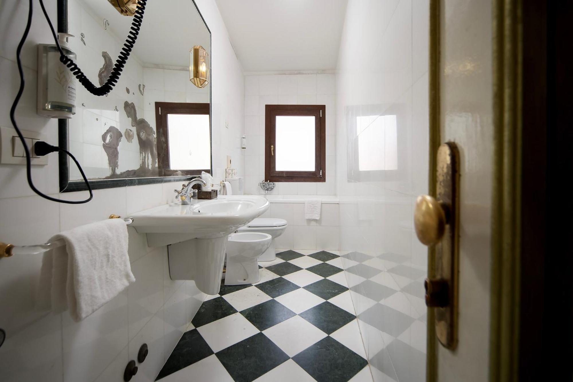 Junior Suite Private External Bathroom