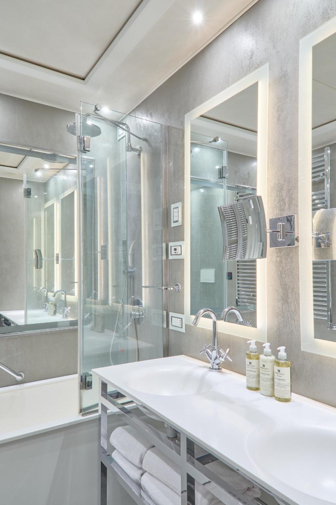 Deluxe Double or Twin Room City View
