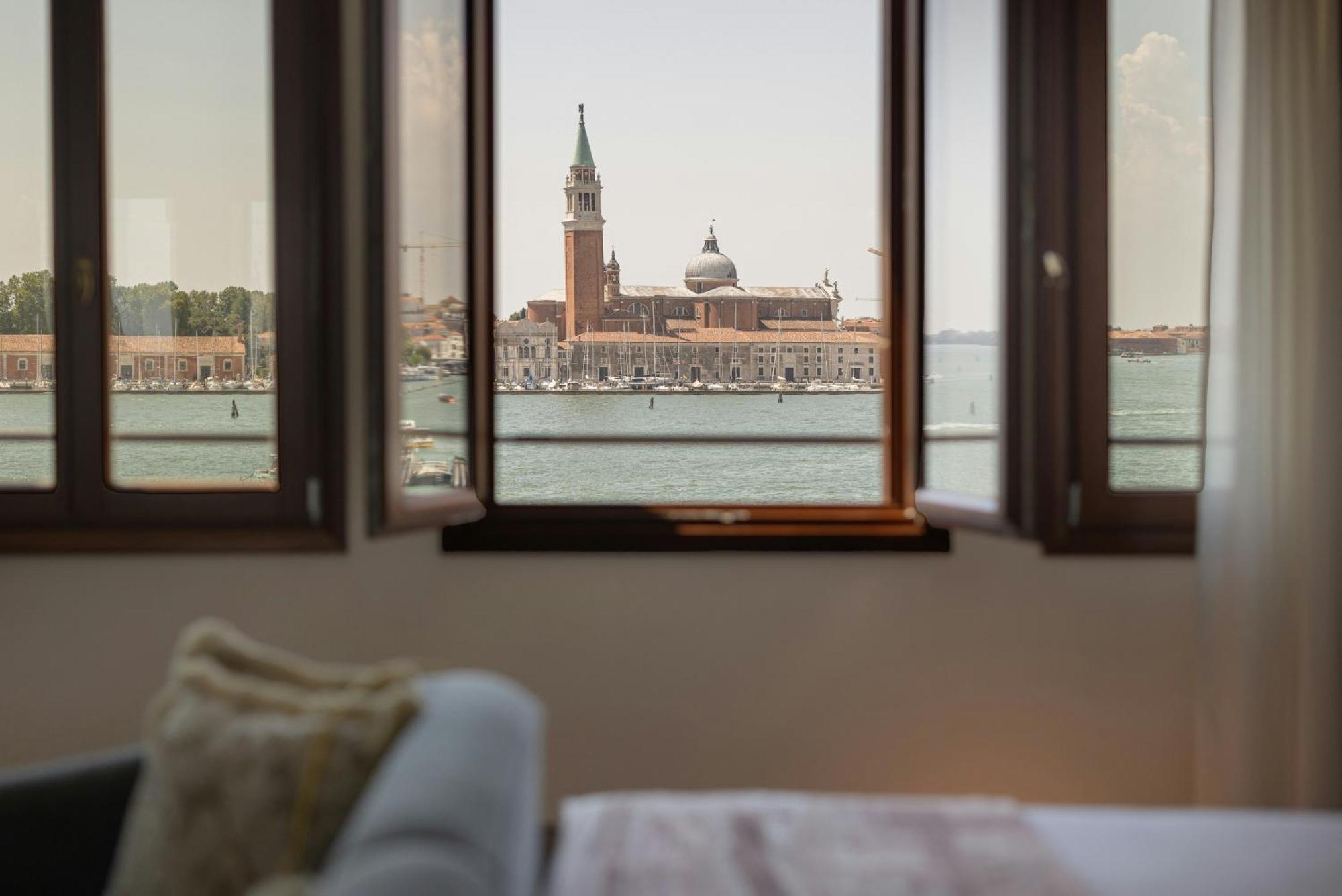 Junior Suite Lagoon view