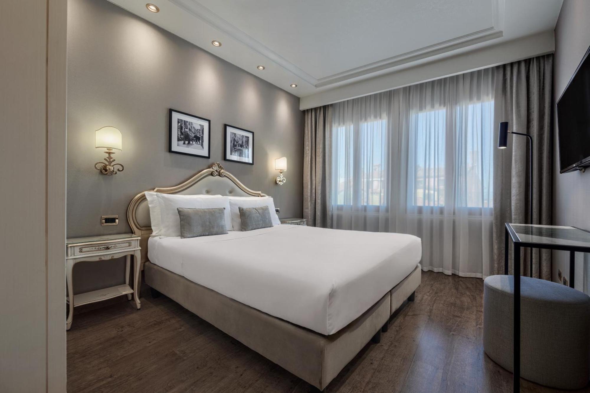 Superior Queen Room Queen Bed View Non-Smoking