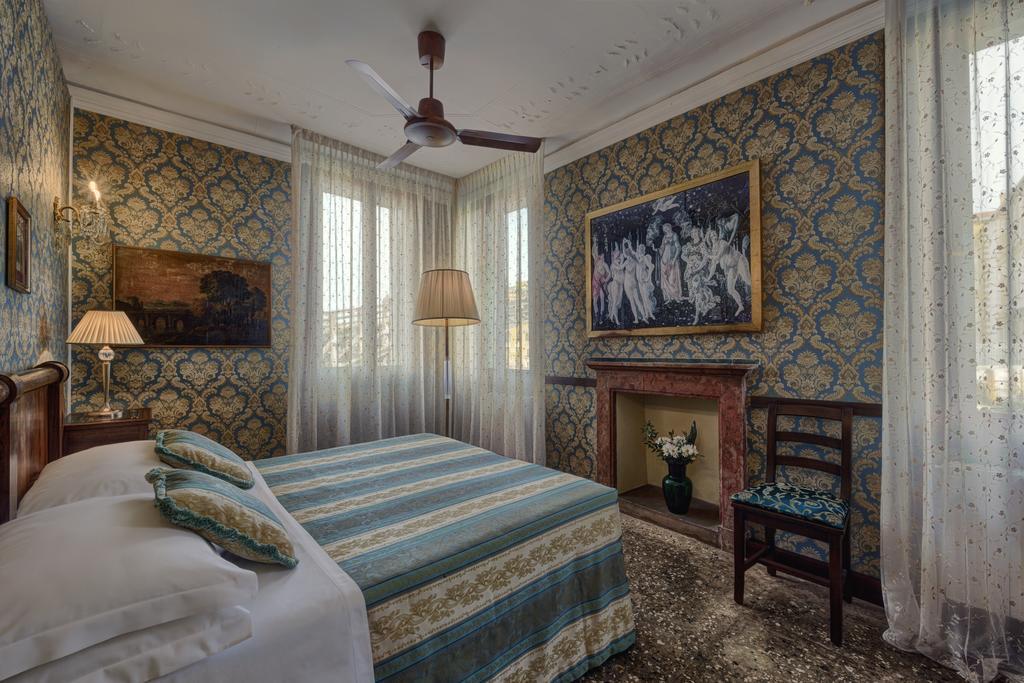 Large Double or Twin Room Canal View