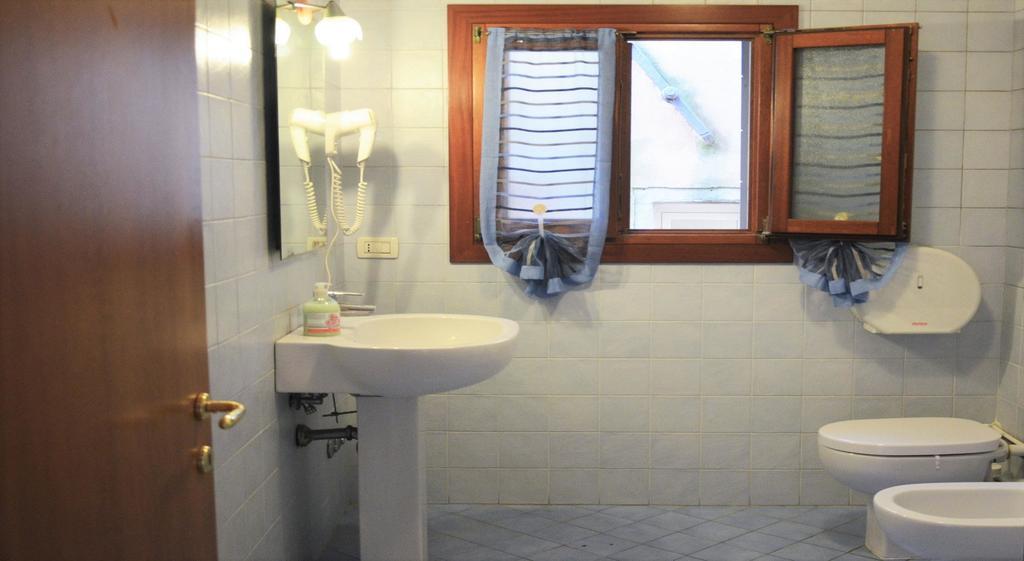 Camera Tripla con Bagno in Comune
