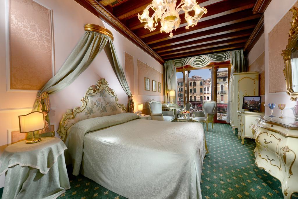 Junior Suite con Balcone e Vista Canal Grande - Non Fumatori