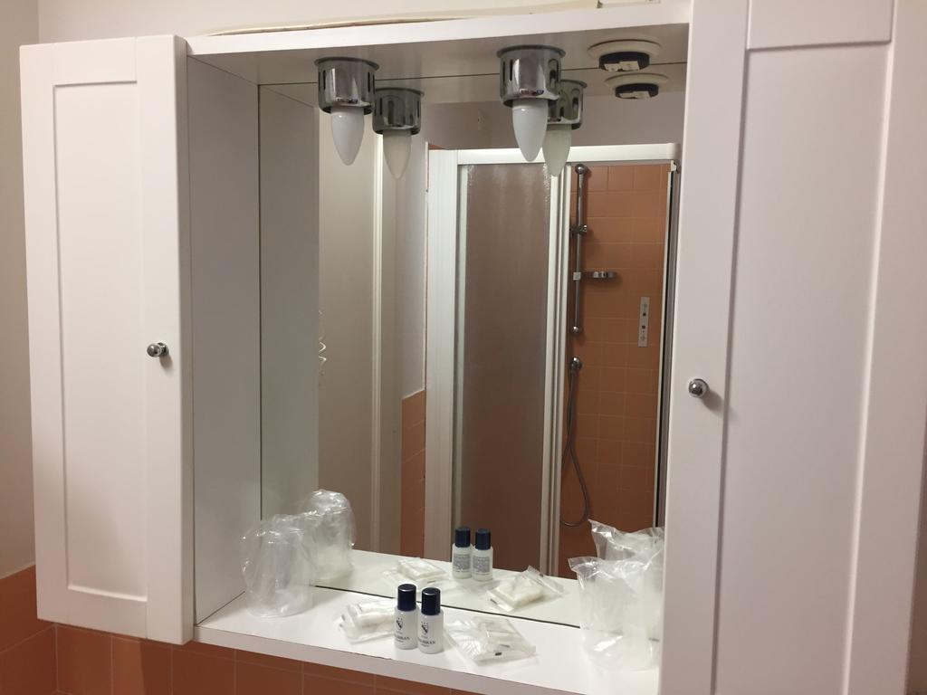 Camera Tripla