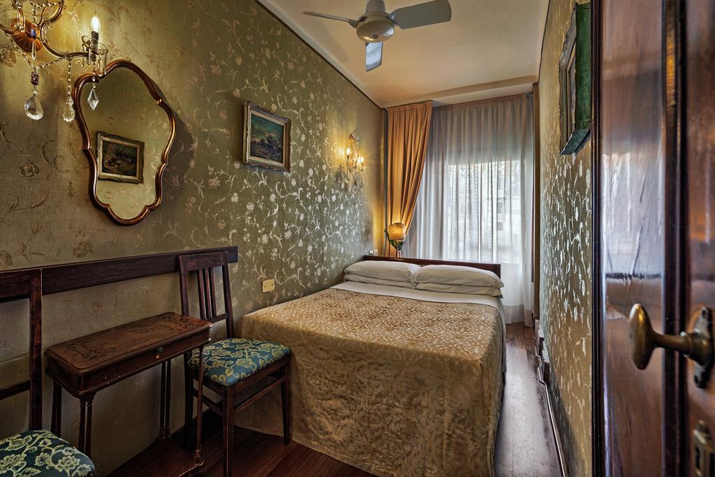 Small Double Room Canal View