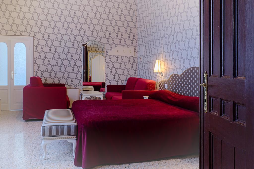 Deluxe Suite Spa Bath