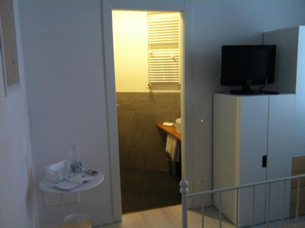 Single Room with Bathroom,50783704:JPEG