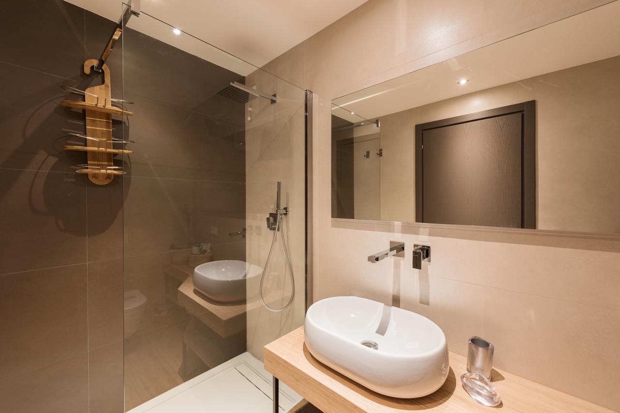 King Room Spa Bath the Room