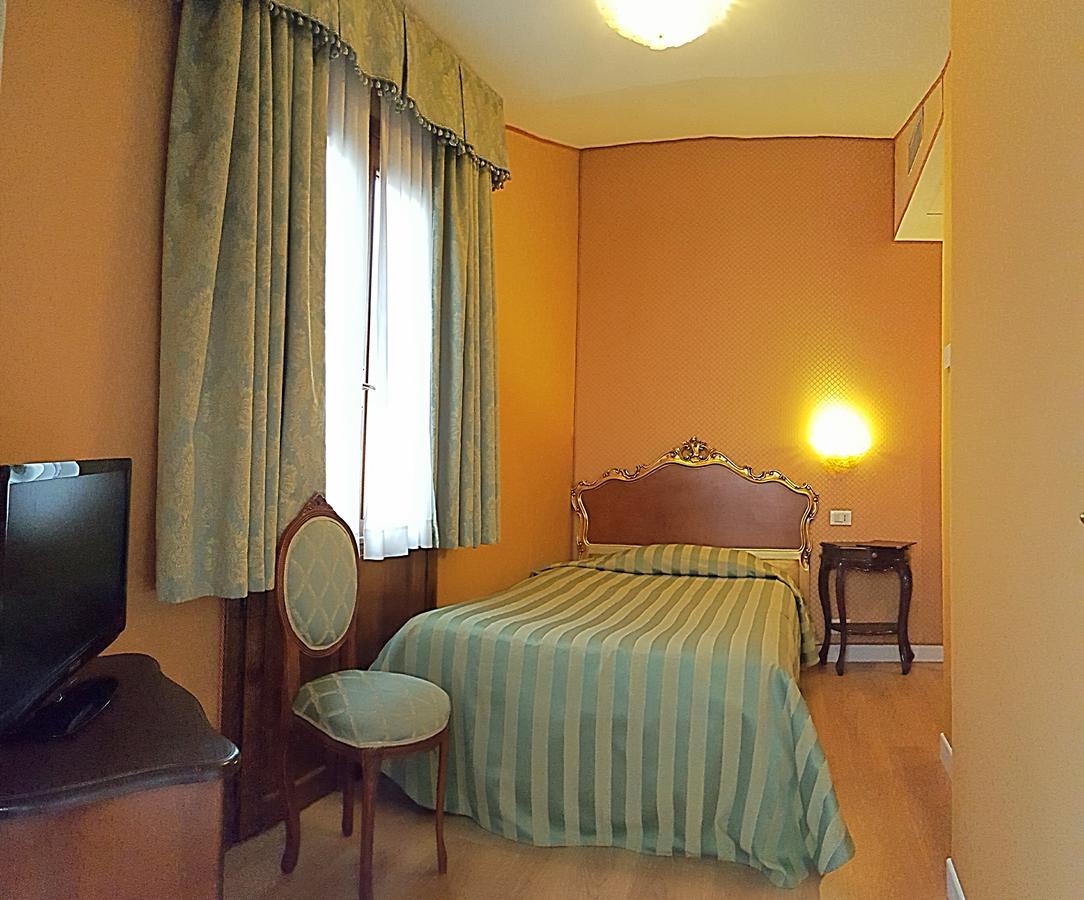 Camera Singola con Vista Canale