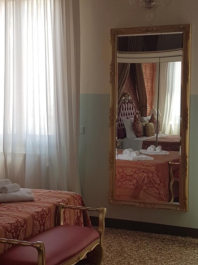 Suite Deluxe "Giacomo Casanova" con Vista Campo Santo Stefano
