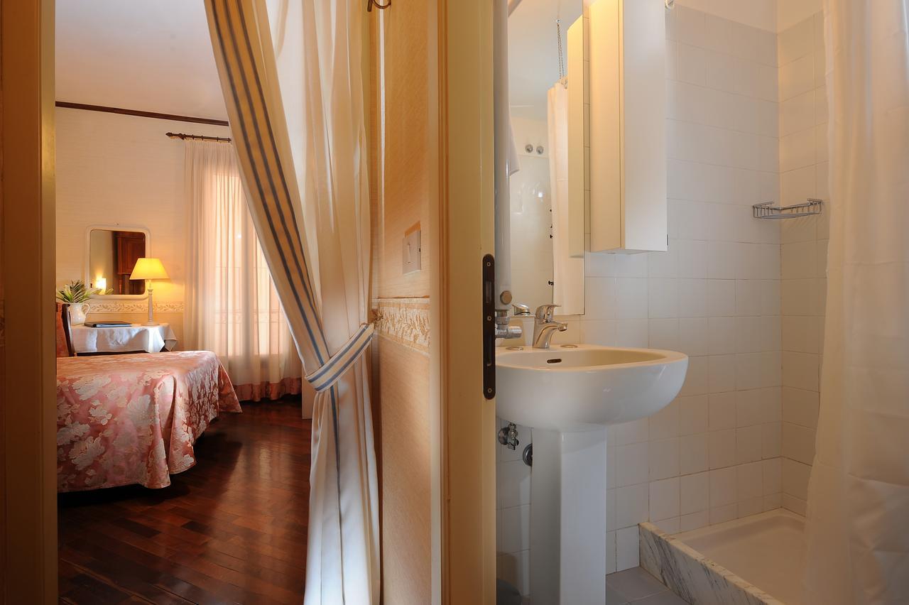 Camera Singola con Bagno Privato Esterno