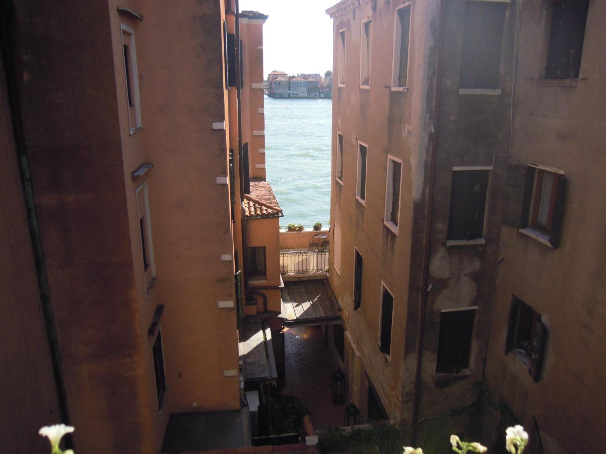 Suite con Vista Giardino e Bagno Privato Interno