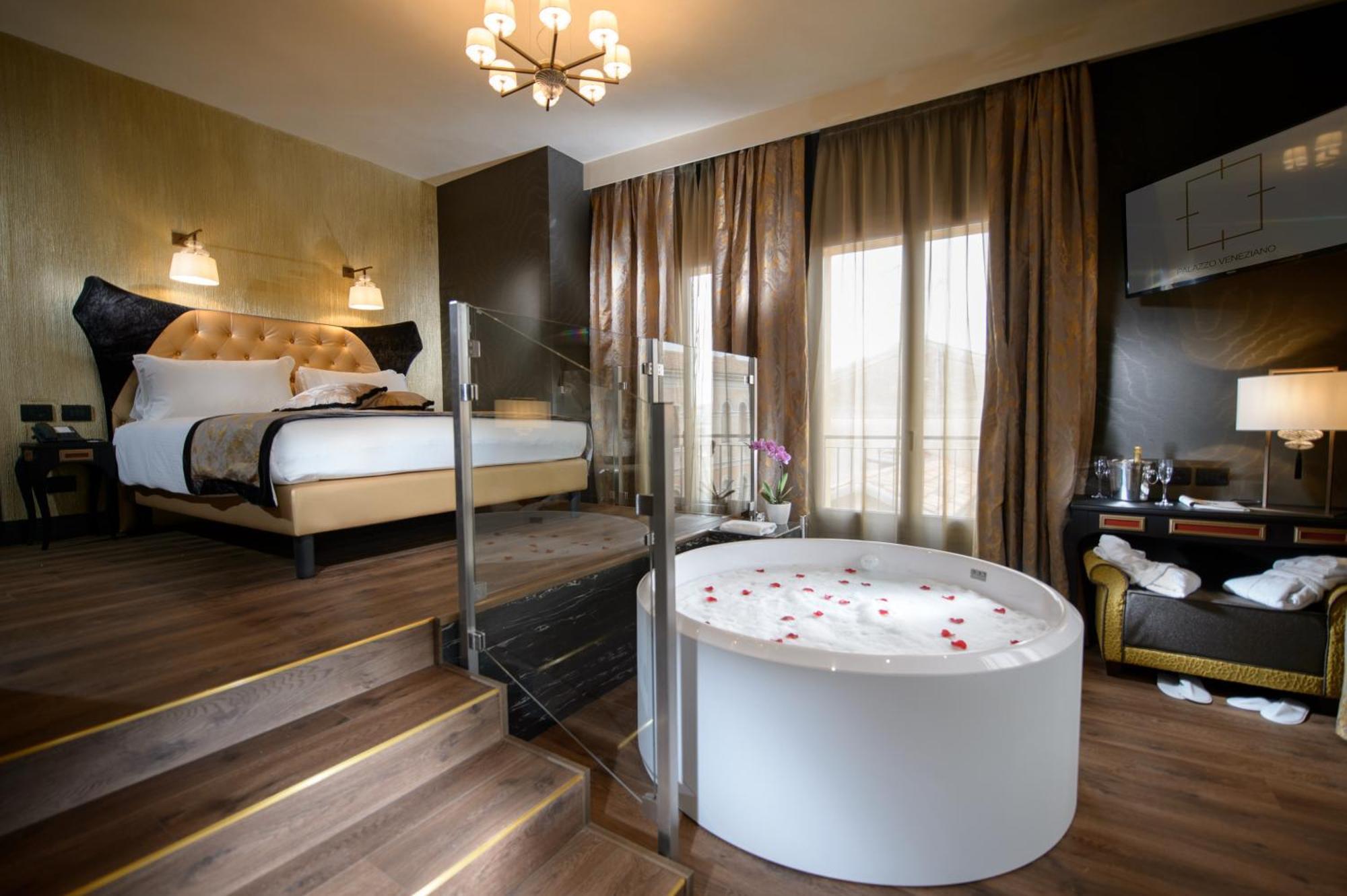 Junior Suite Angolare con Vasca Idromassaggio e Vista Canale