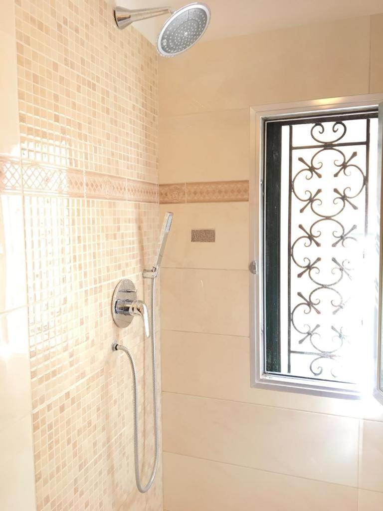 Camera Singola con Bagno in Comune