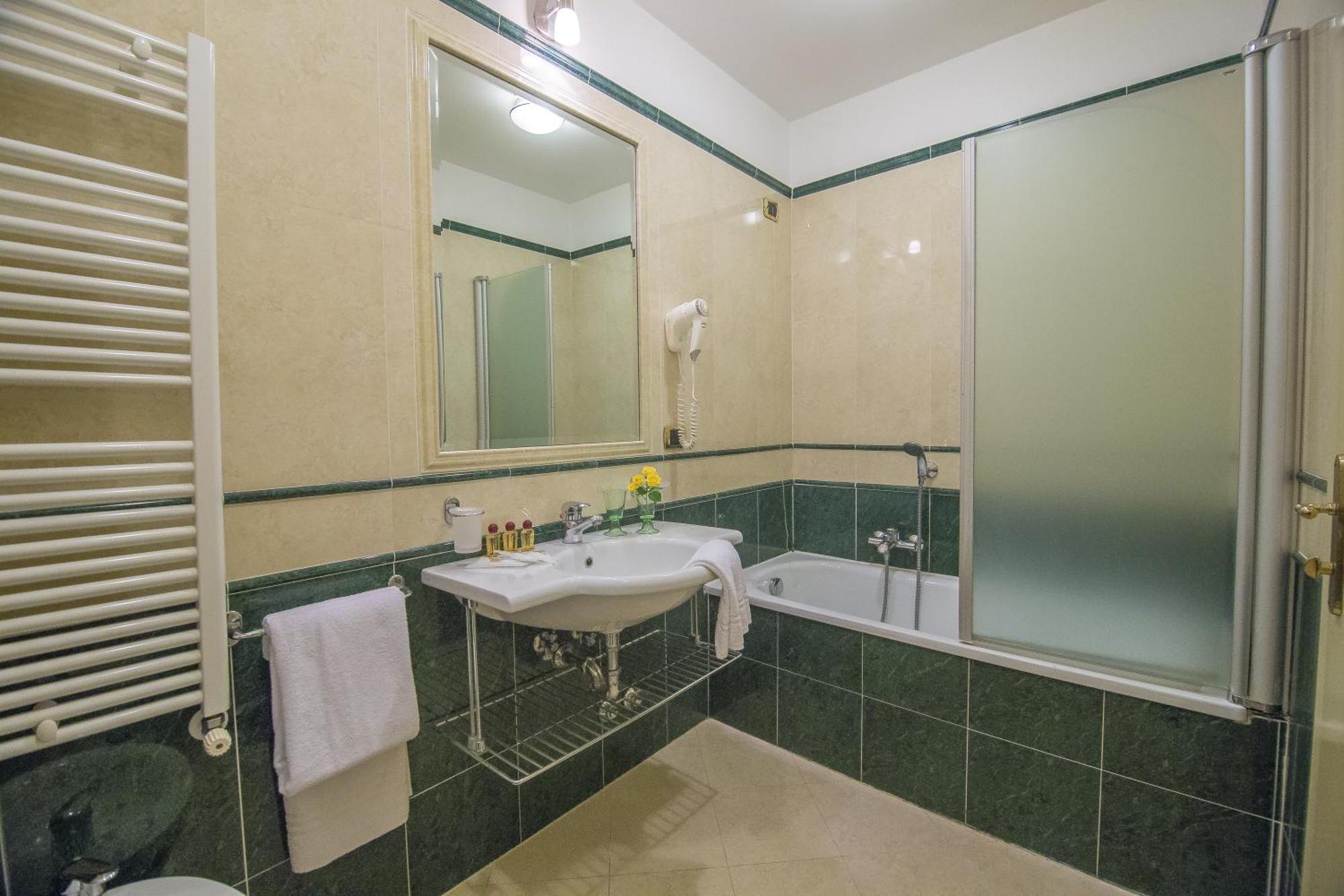 Classic Double Room,822879692:JPEG