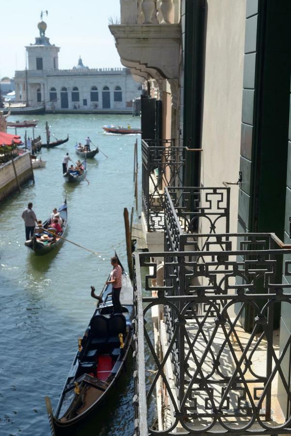 Camera Deluxe Matrimoniale/Doppia con Letti Singoli con Vista Canale