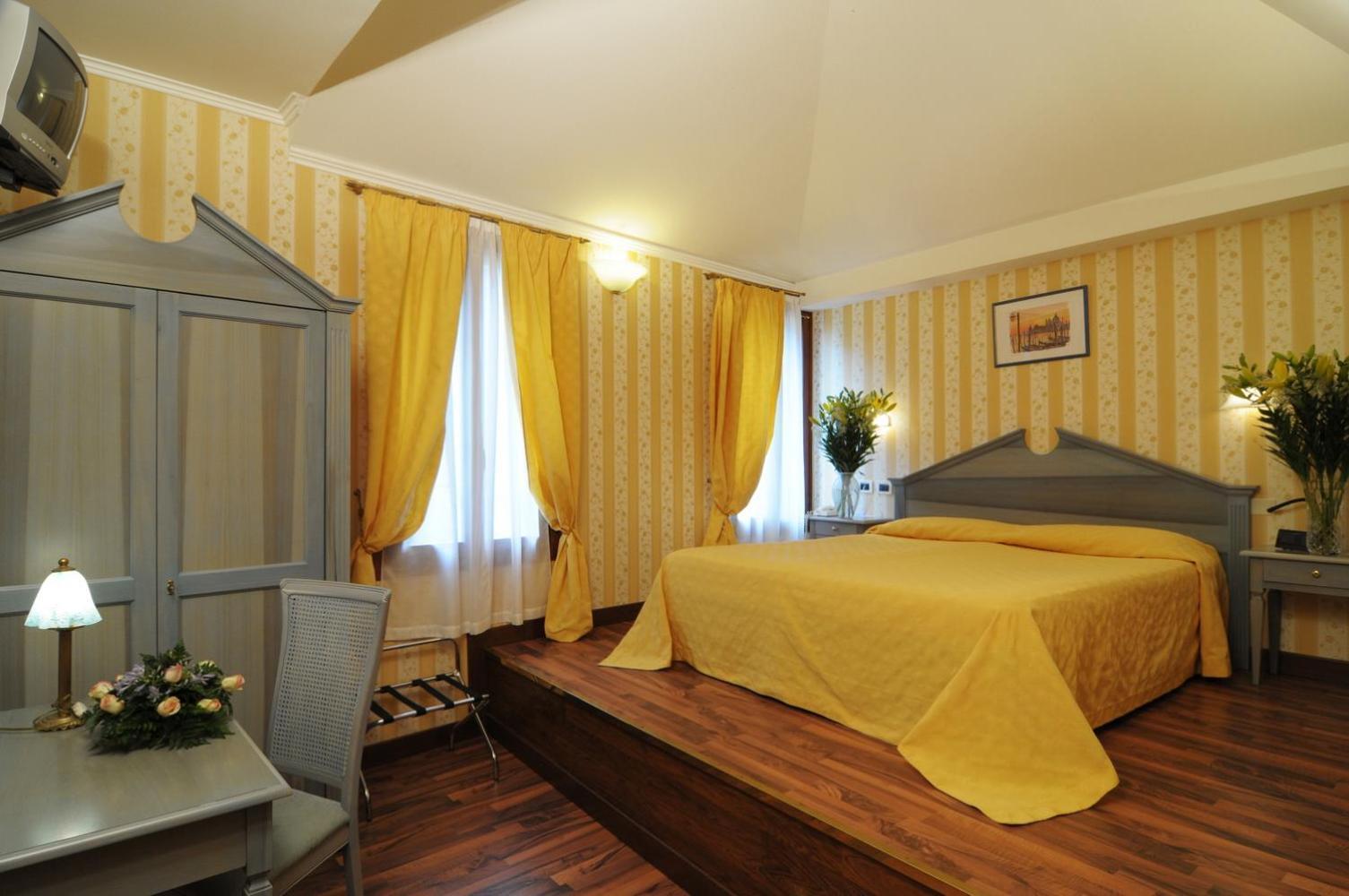 Camera Deluxe Matrimoniale/Doppia con Letti Singoli con Vista Città