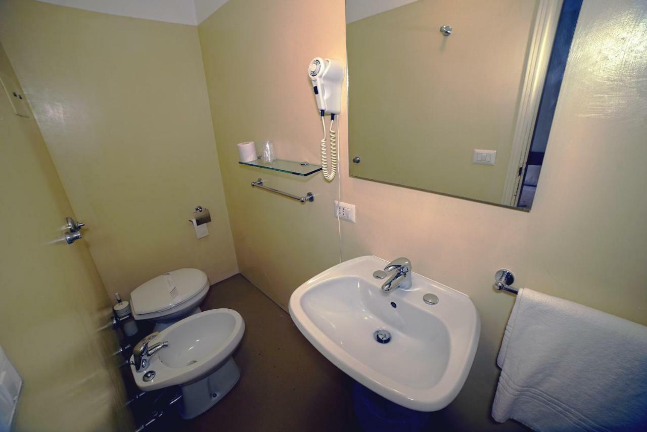 Camera Matrimoniale Piccola con Bagno Privato Esterno