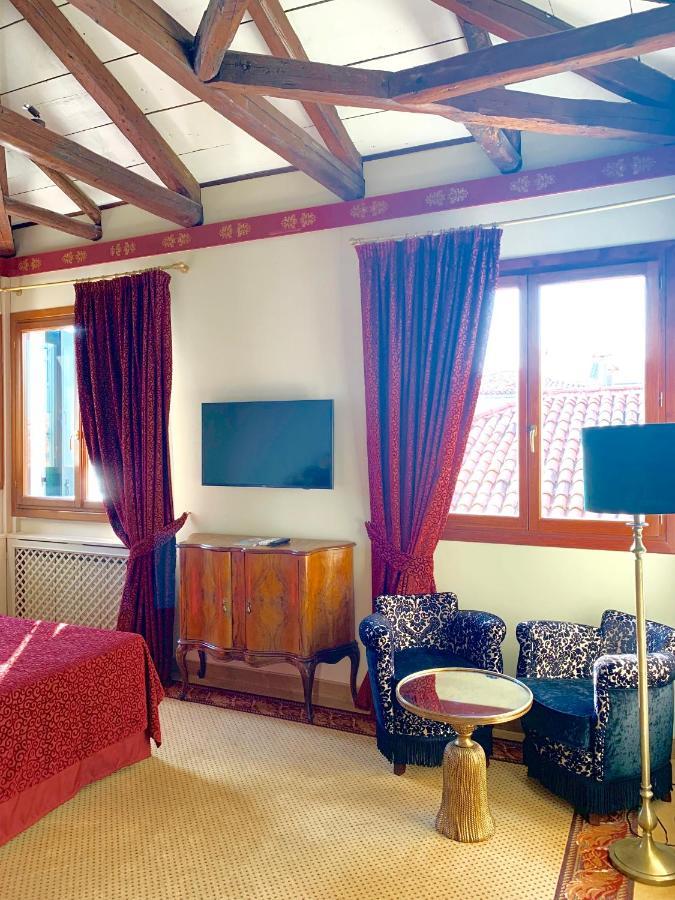 Double or Twin Room Partial Canal View Top Floor