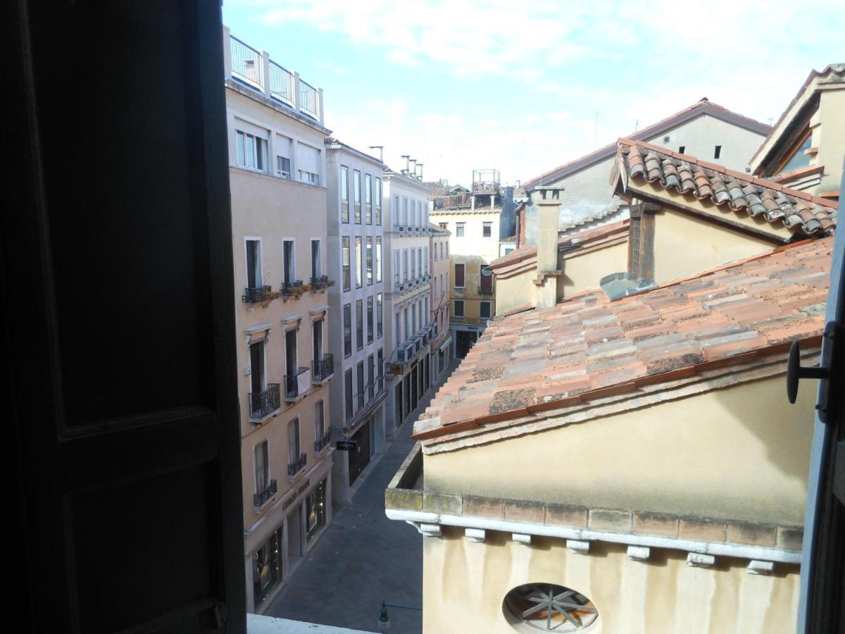 One-Bedroom Apartment with City View - Third Floor,989743951:JPEG
