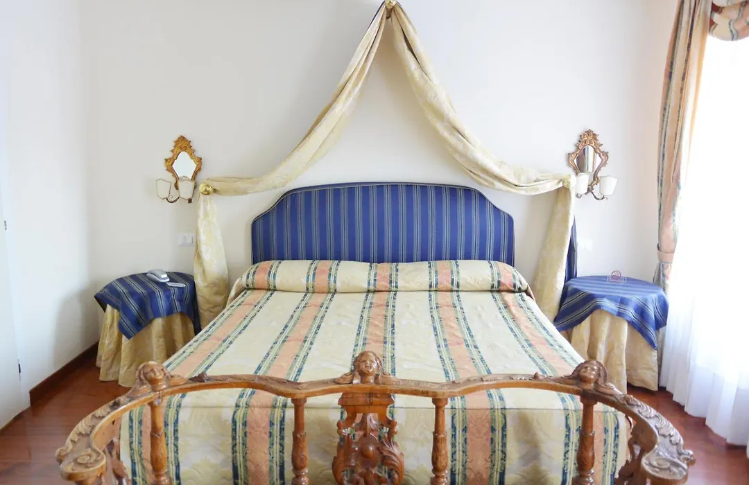 Hotel San Zulian-1