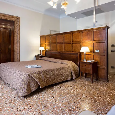 Hotel Dell'Opera-3