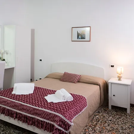 Backpackers House Venice-2
