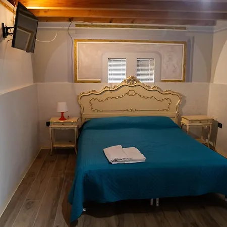 V Nice Rooms-3