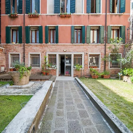 Venice And Venice Apartments - Private Rooms In Shared Apartment-3